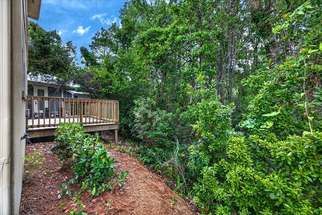 Building Photo - 2019 Pine Island Cir