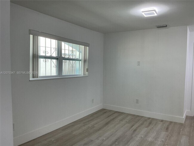 Building Photo - 2605 Ave F