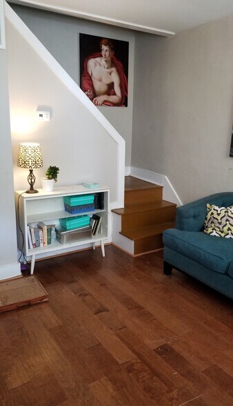 Living room - 3401 Pleasant Plz