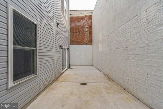 Building Photo - 1243 N 26th St