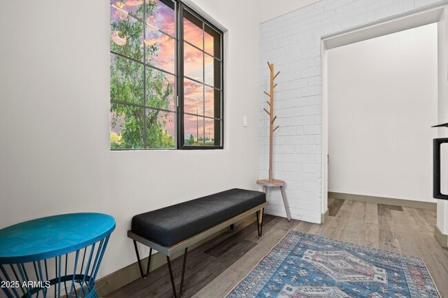 Building Photo - 358 E Whitton Ave