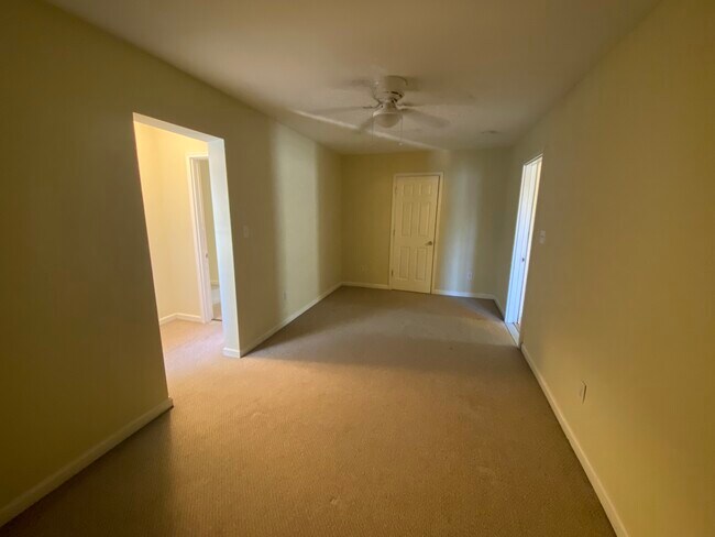 UNIT B: Bedroom 1 - 407 Kentucky Ct