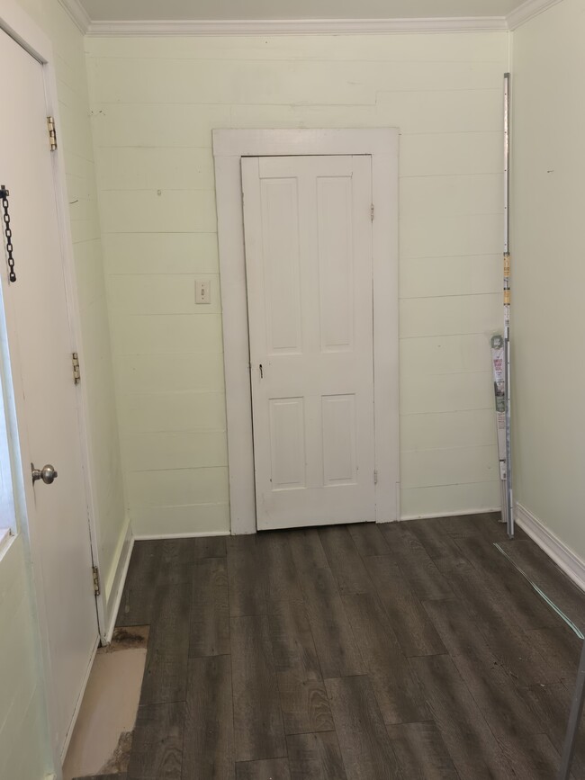 Building Photo - 505 Ave 2 NE