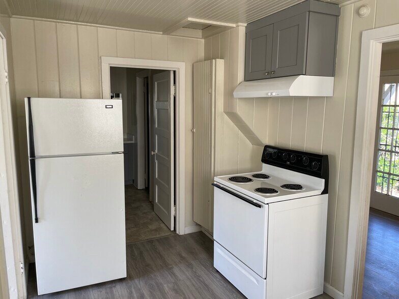 Building Photo - 721 N Church St