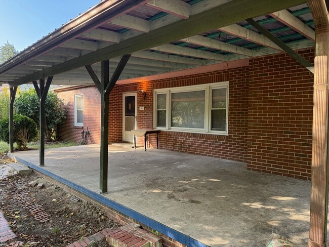 Building Photo - 3 Bedroom Ranch - Charming Country Living ...