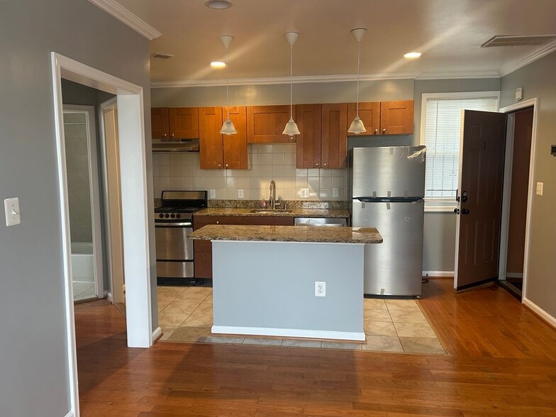 Building Photo - 1209 Madison St