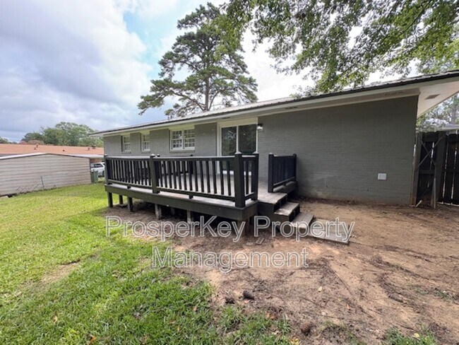 Building Photo - 5061 Thomason Ave