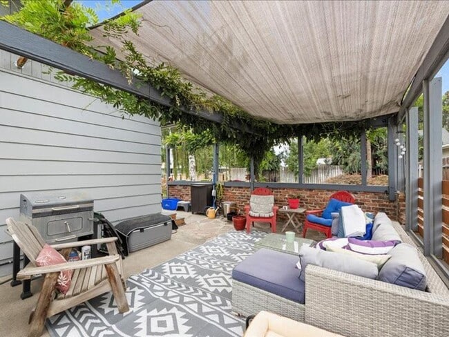 Building Photo - 3603 W Canal Dr