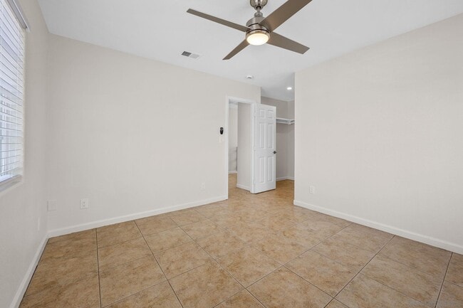 Building Photo - 1749 Dahlia Ave