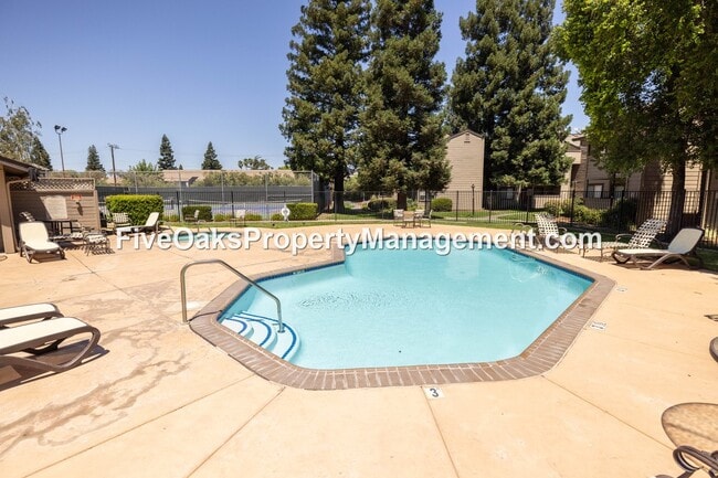 Building Photo - 3715 Tallyho Dr