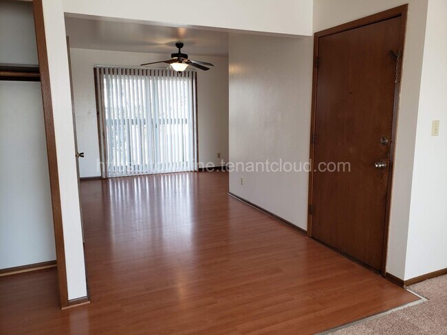 Building Photo - 1404 E Sunset Dr