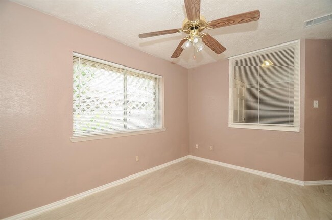 Building Photo - 9414 Clipperwood Pl