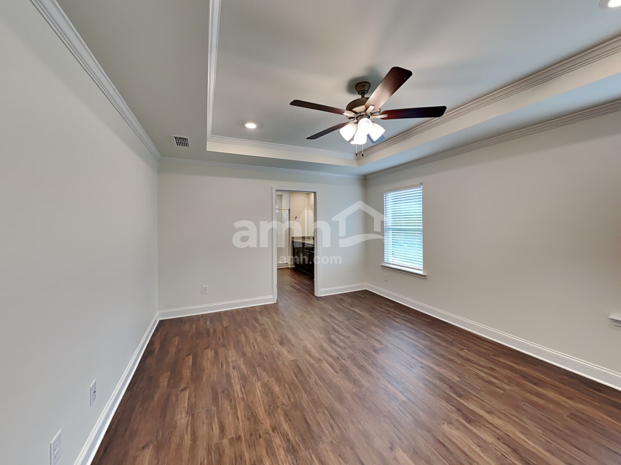 Building Photo - 556 Summit View Lane