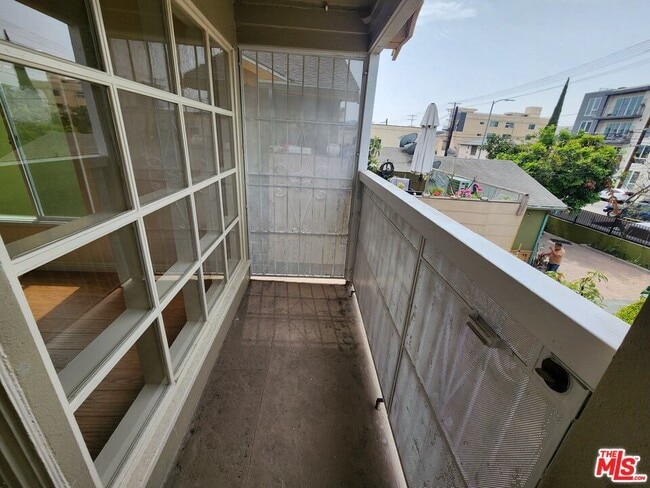 Building Photo - 5264 Cahuenga Blvd