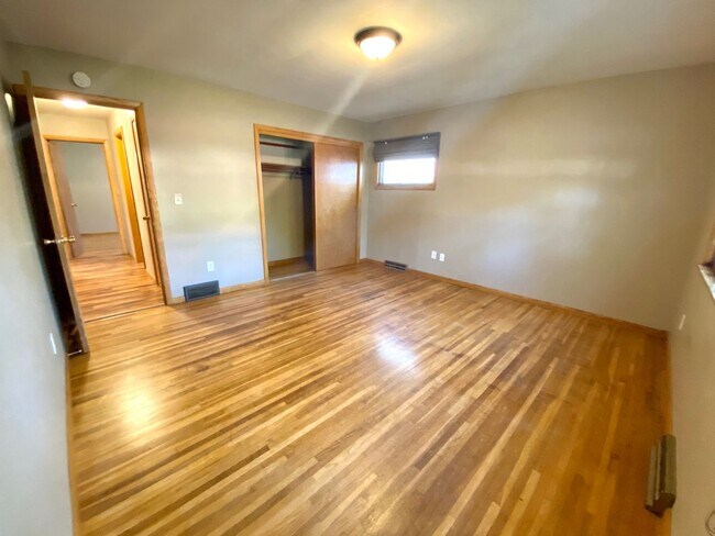 Building Photo - 1418