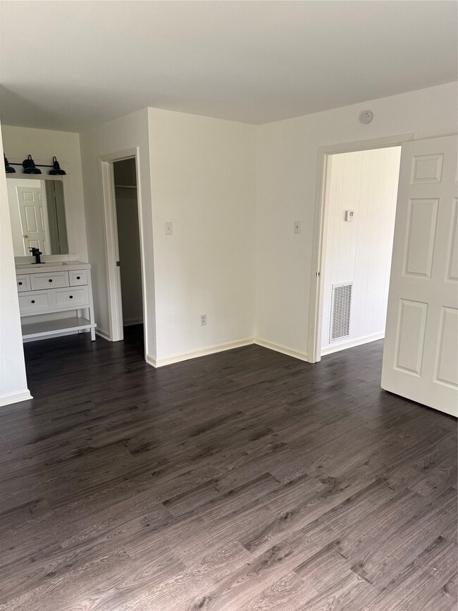 Building Photo - 913 Prentice Ln