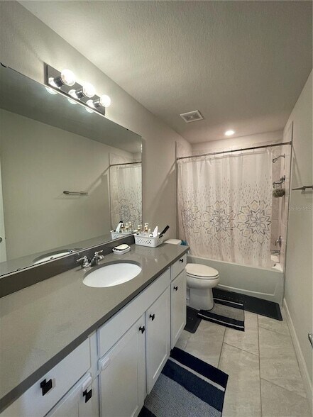 Building Photo - 30543 Thunderbird Dr