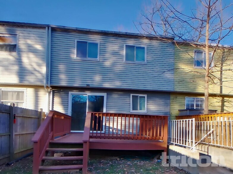 Building Photo - 12345 Bonfire Dr