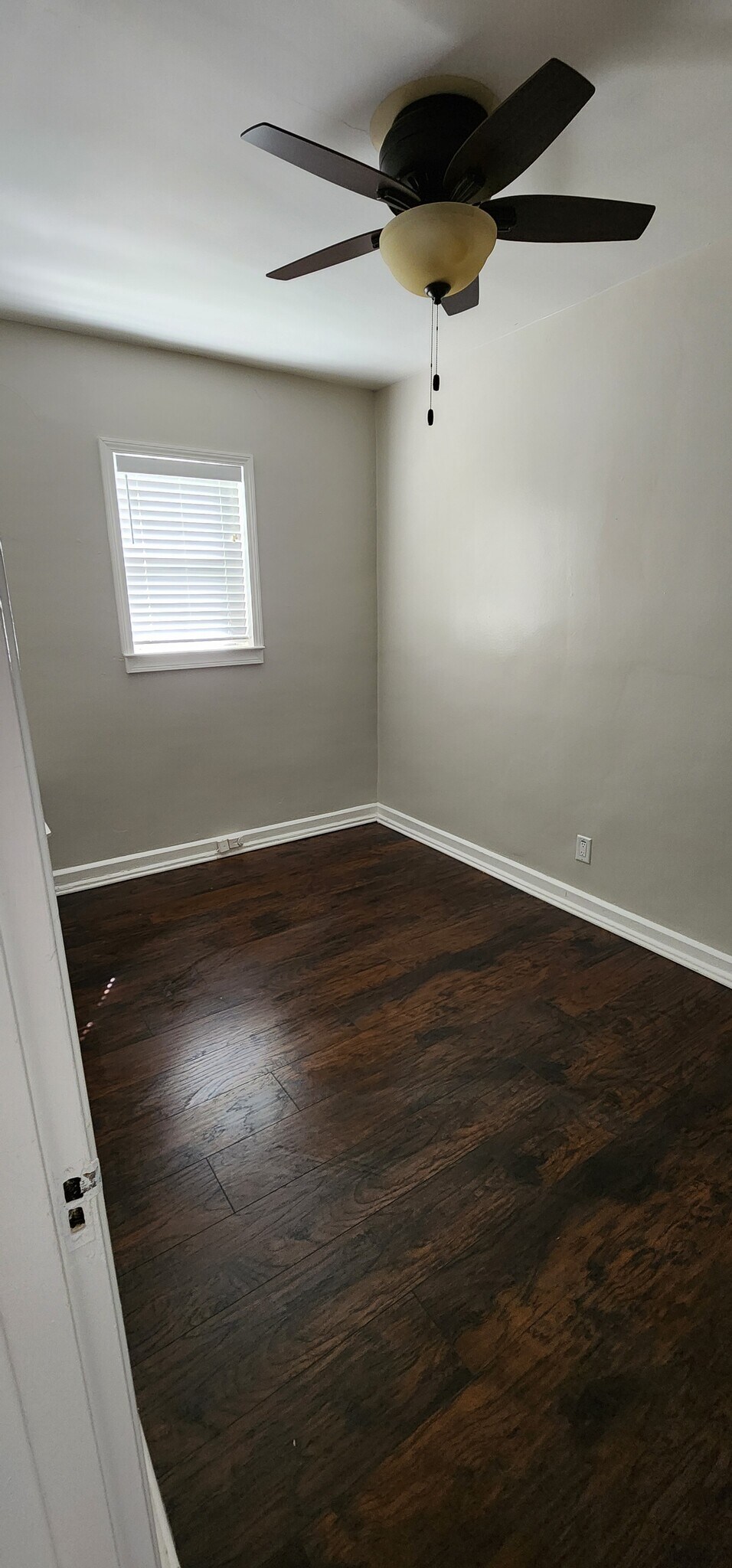 Den - 415 Willow Ln