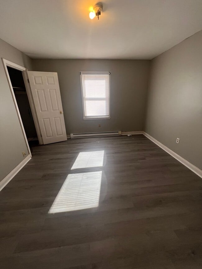 Building Photo - 327 Cornelius Ave