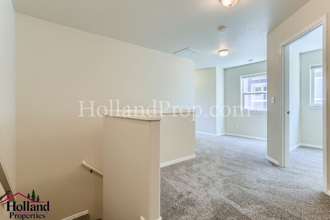 Building Photo - Beautiful 3 Bedroom Home with Community Pool, Hot Tub & 2-Car Garage in Hillsboro ** NEW PRICE $2...