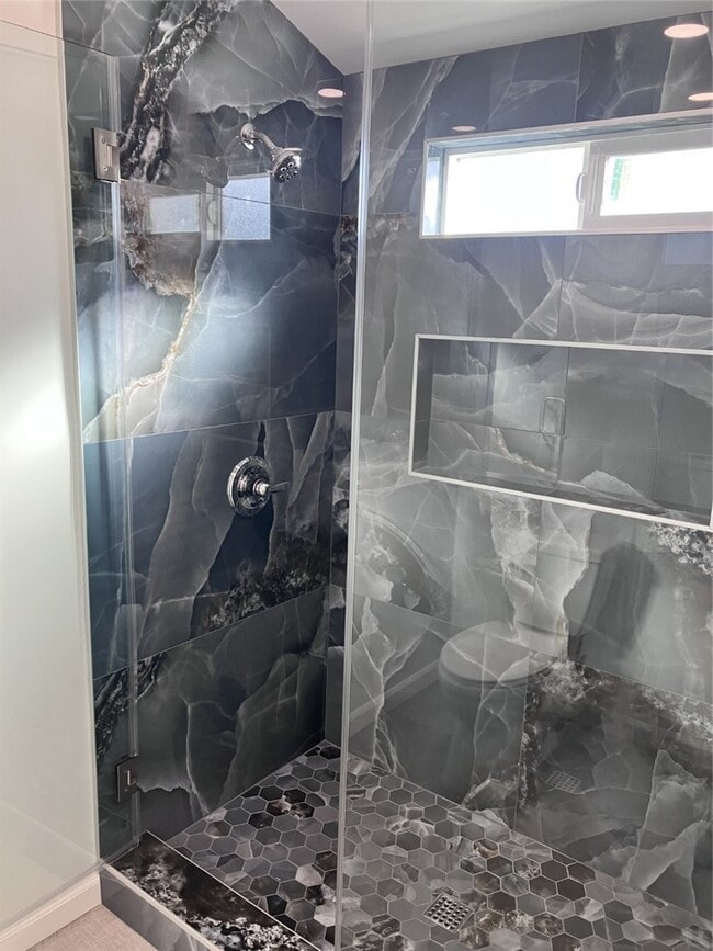 Building Photo - 9022 Hyde Park Dr