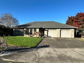 Building Photo - Argay Terrace Day Ranch with Views!