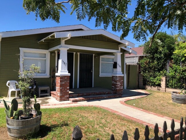 Primary Photo - 1381-1385 Raymond Ave