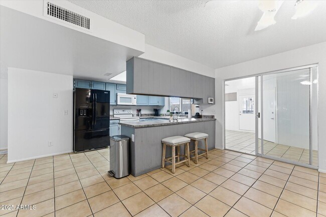 Building Photo - 516 N Hobson Plaza