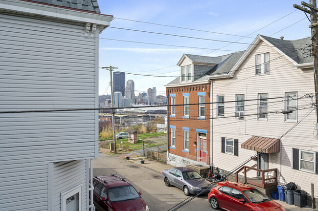 Building Photo - 1104 Brabec St