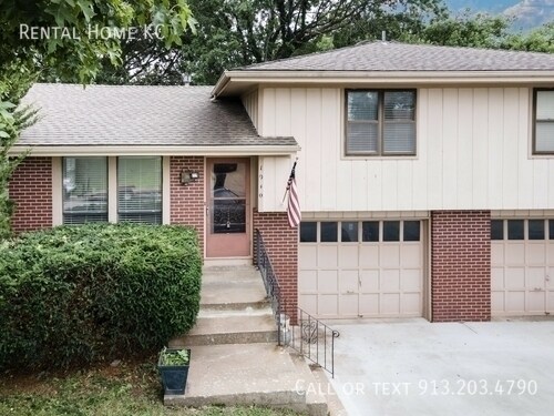 Building Photo - 1940 E Lindenwood Cir