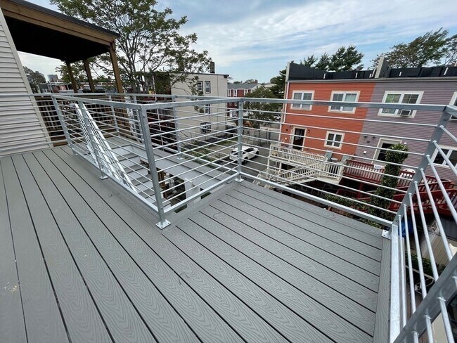 Building Photo - 309 Chelsea St