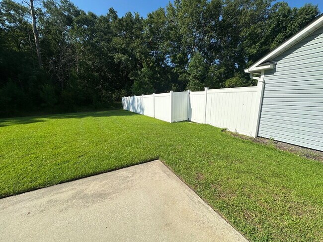 Building Photo - Fantastic Three Bedroom Updated Home in Bluffton!