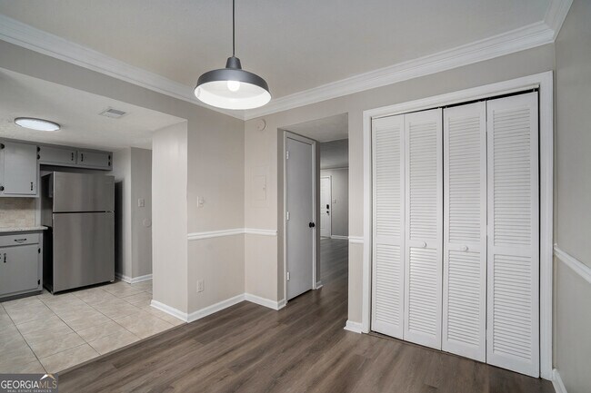 Building Photo - 3027 Spruce Cir