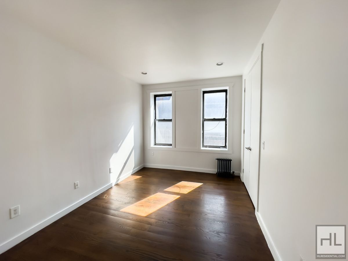 Building Photo - EASTERN PARKWAY / Crown Heights / Spacious...