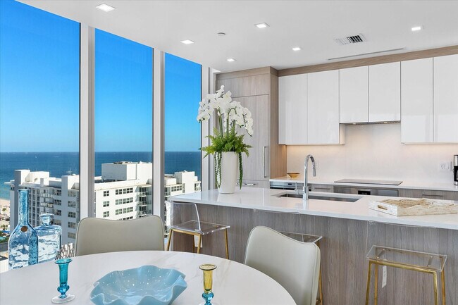 Building Photo - 151 N Seabreeze Blvd