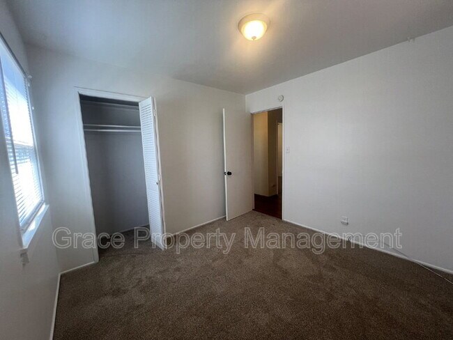 Building Photo - 8910 Hoyt Dr