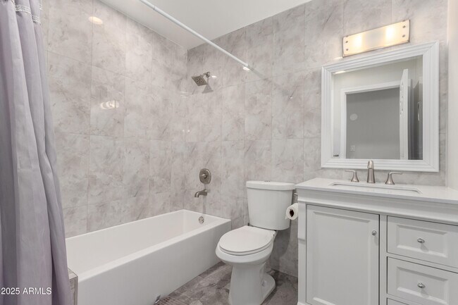 Building Photo - 5302 E Blanche Dr