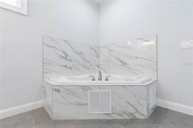 Building Photo - Beautiful new home for rent !