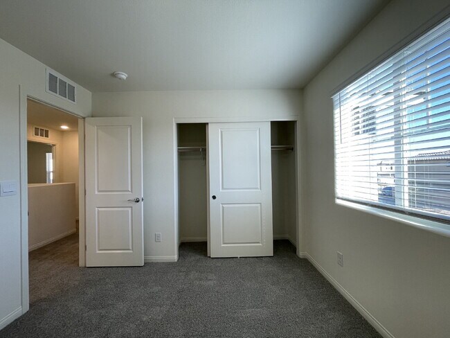 Building Photo - 4 BED 2.5 BATH 2 CAR GARAGE SINGLE FAMILY HOME IN CADENCE, HENDERSON w/ LARGE BACKYARD