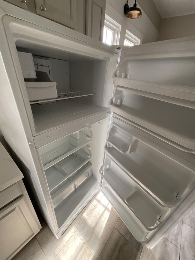 Building Photo - 603 Poplar Ave