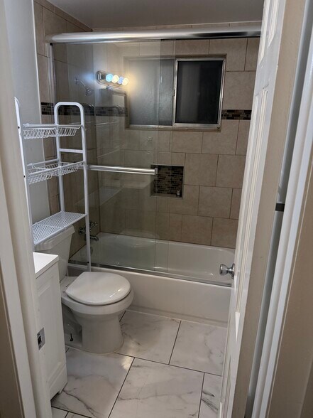 Building Photo - 1410 S Ash St