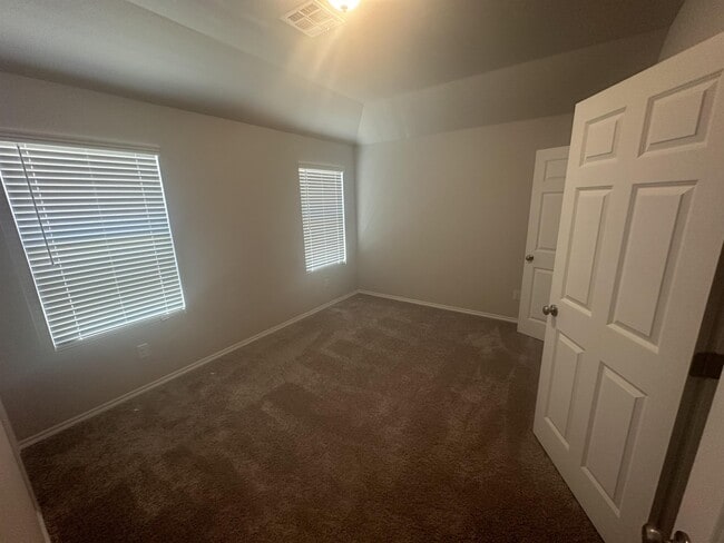 Building Photo - 1009 Ichabod Cir