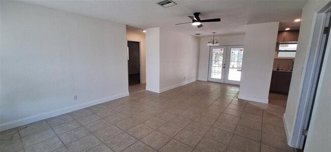 Building Photo - 1150 NW 23rd Ave
