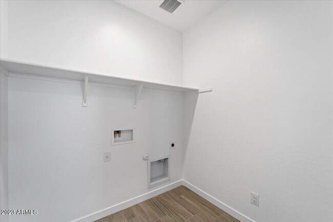 Building Photo - 17021 W Echo Ln