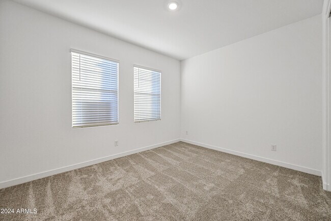 Building Photo - 7574 W Jackrabbit Ln
