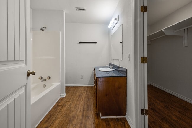 Building Photo - 206 S Cleveland St