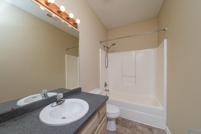 Building Photo - 220 Park Stone Dr