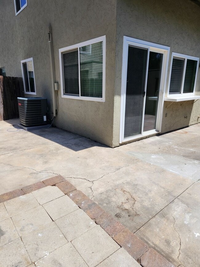 Building Photo - Tierrasanta 3 bed 2 ba Townhouse with Canyon View