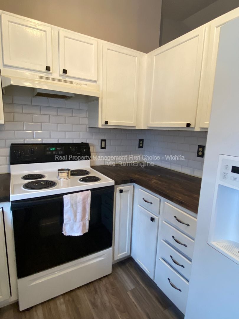 Building Photo - 10802 W Carr Ave